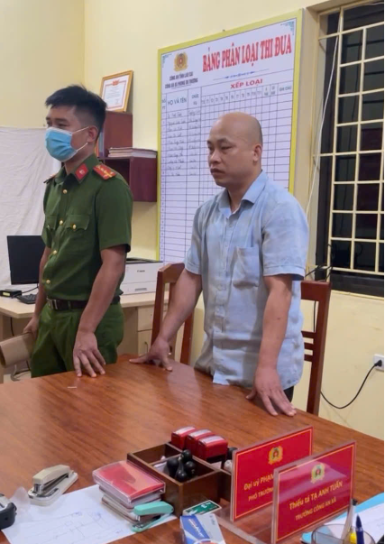 Đo lại nồng độ cồn vụ tai nạn ở Phong Dụ Thượng trước sự chứng kiến của người dân 1 Chân dung nghi phạm Lò Văn Mạnh tại cơ quan Công An