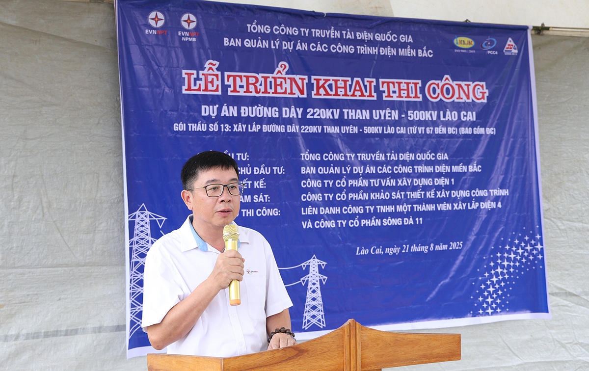 Tổng giám đốc EVNNPT Phạm Lê Phú phát biểu tại lễ khởi công dự án.