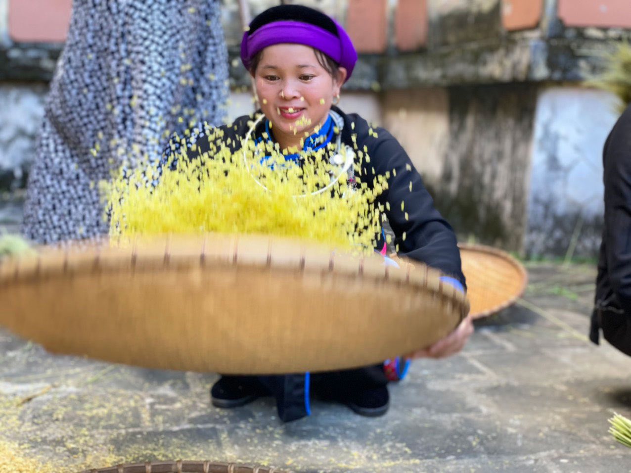 “Nghiêng say mùa thu” – Sắc màu cao nguyên chào mừng Quốc khánh tại Bắc Hà 5 Trải nghiệm làm cốm cùng nghệ nhân.