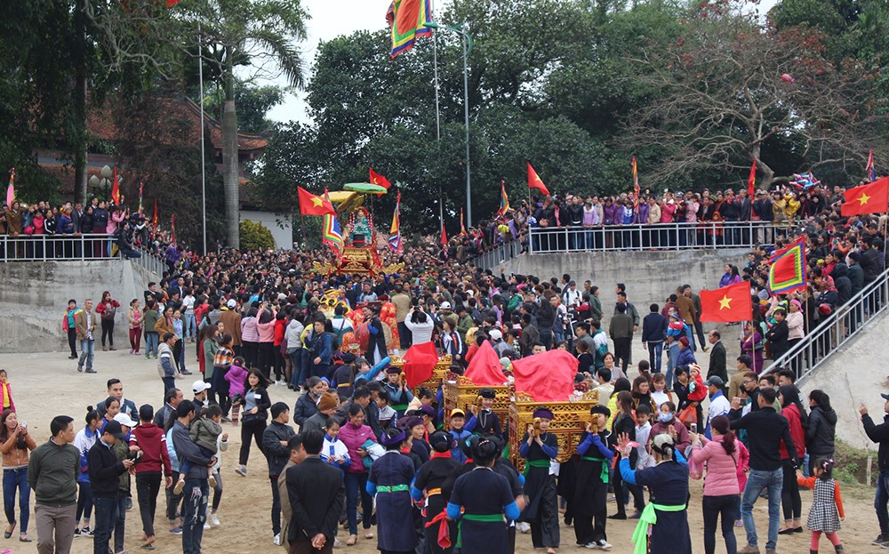 Đông Cuông đặt mục tiêu trở thành xã phát triển khá của Lào Cai vào năm 2030 2 Xã Đông Cuông là vùng đất có lịch sử lâu đời, có nền văn hóa truyền thống các dân tộc giàu bản sắc có nhiều lợi thế để phát triển du lịch. (Ảnh Báo Văn Hóa)