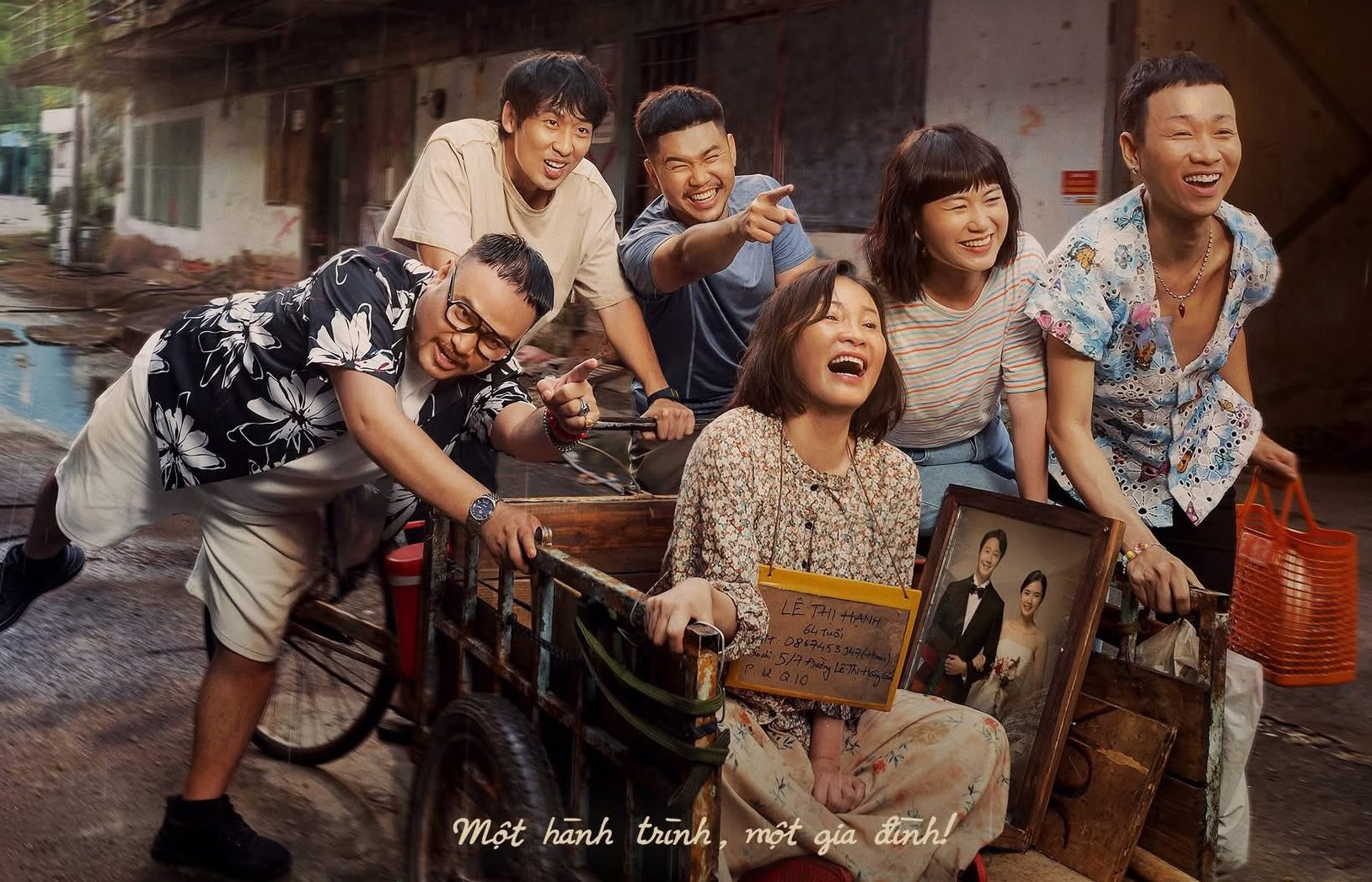 "Mang mẹ đi bỏ"với diễn xuất của Hồng Đào - Tuấn Trần. 