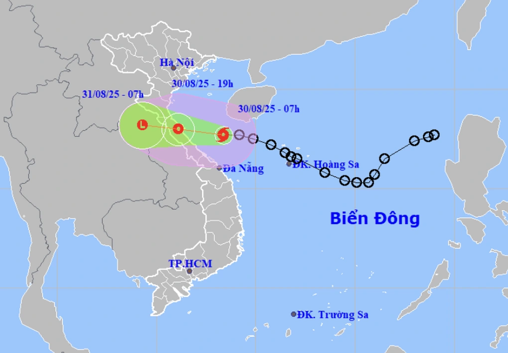 Bão số 6 Nongfa di chuyển nhanh, Hà Tĩnh – Quảng Trị chuẩn bị ứng phó 1 Bão Nongfa gây mưa to đến rất to nhiều nơi từ Thanh Hóa đến Huế (Ảnh: NCHMF).