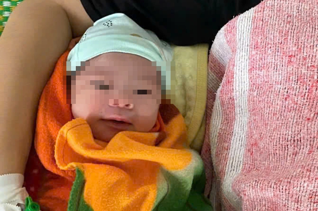 Bé trai ở Quảng Trị chào đời hy hữu với dây rốn quấn 6 vòng quanh cổ 1 Sức khỏe của cháu bé ổn định (Ảnh: Bệnh viện cung cấp).