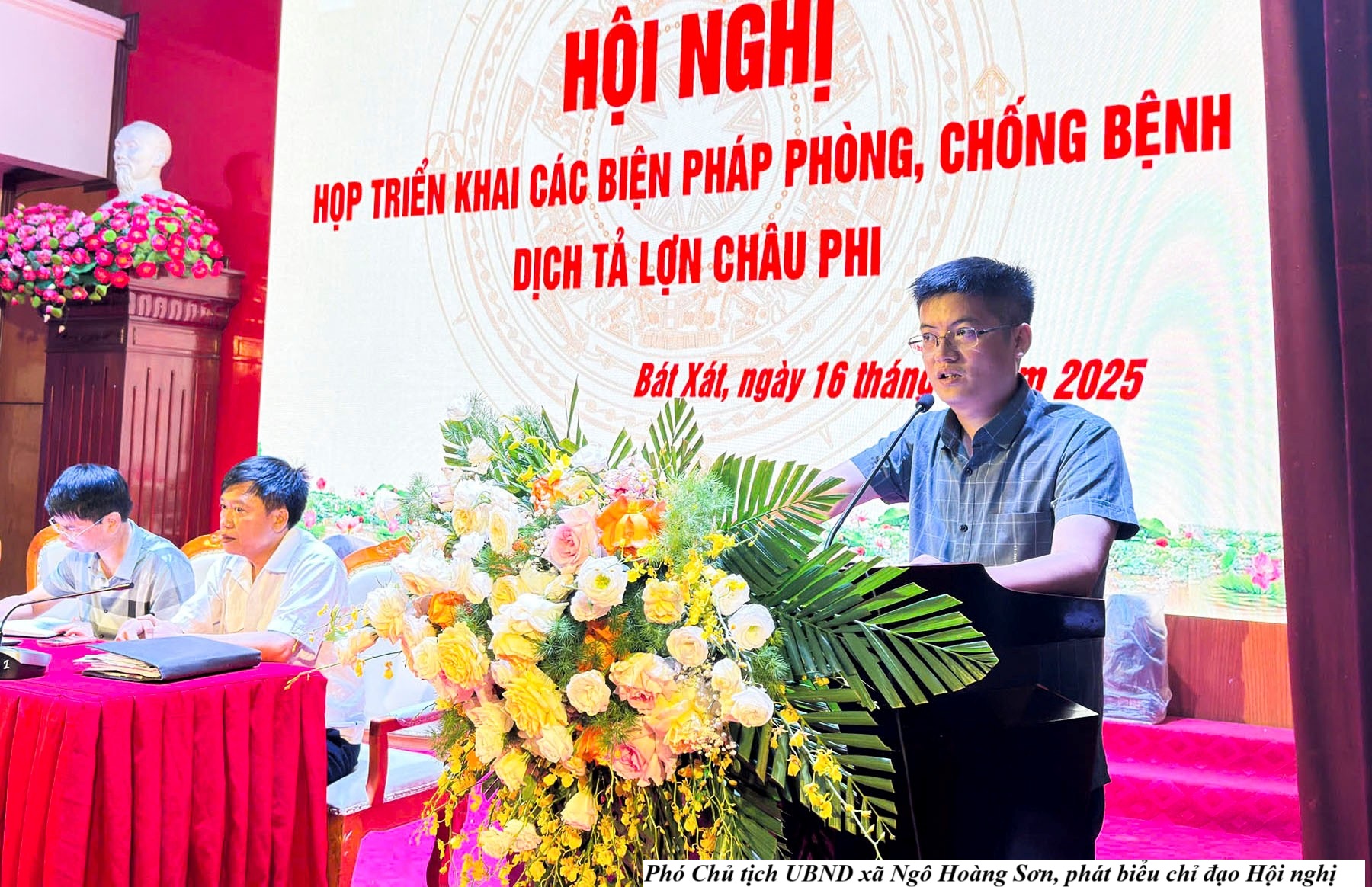 Phó Chủ tịch UBND xã Ngô Hoàng Sơn phát biểu chỉ đạo Hội nghị. (Ảnh Truyền Thông Khu Vực Bát Xát)