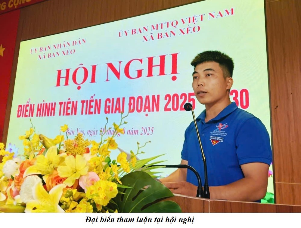 Bản Xèo: Tuyên dương 3 tập thể, 5 cá nhân điển hình giai đoạn 2025 – 2030 8 Đại biểu tham luận tại hội nghị. (Ảnh truyền thông khu vực Bát Xát)