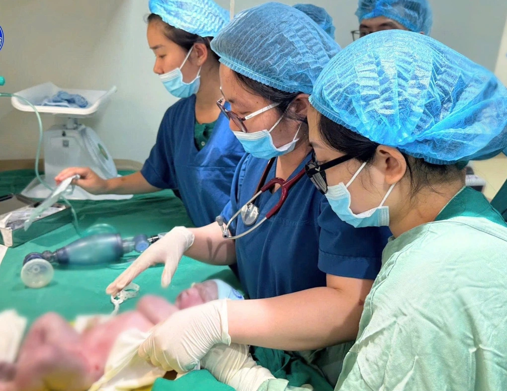 Em bé 3,4kg chào đời an toàn (Ảnh: Bệnh viện cung cấp).