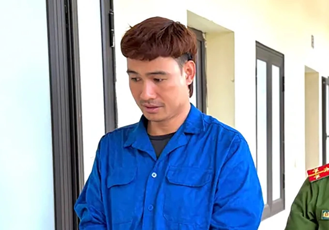 Bị can Đỗ Đông Hưng cầm đầu đường dây lừa đảo.