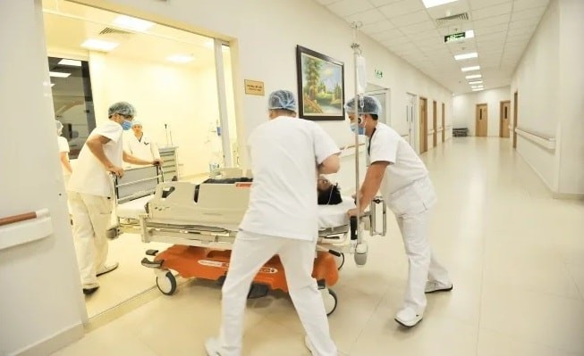 BS Nguyễn Thị Ly – Khoa Hồi sức tích cực nội khoa và chống độc cho biết, đánh giá đây là người bệnh nặng, tiên lượng xấu