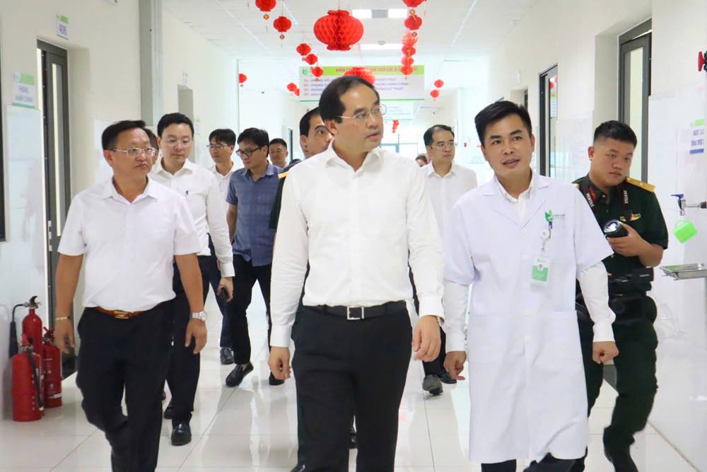 Bí thư Tỉnh ủy Lào Cai Trịnh Xuân Trường làm việc tại Bệnh viện Đa khoa khu vực Mường Khương 2 Một số hình ảnh đồng chí Trịnh Xuân Trường – Bí thư Tỉnh ủy, Chủ tịch HĐND tỉnh Lào Cai thăm và làm việc tại BVĐK khu vực Mường Khương. (Ảnh: BVĐK khu vực Mường Khương)