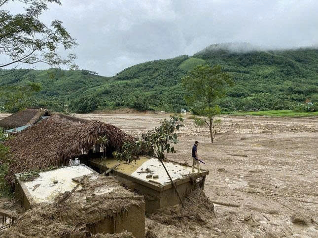 Chính quyền địa phương và người dân cần chú ý theo dõi các bản tin dự báo thời tiết để chủ động các phương án phòng, tránh do mưa lũ gây ra. (Ảnh: lũ quét kinh hoàng tại Lào Cai ảnh hưởng báo Yagi 2024)