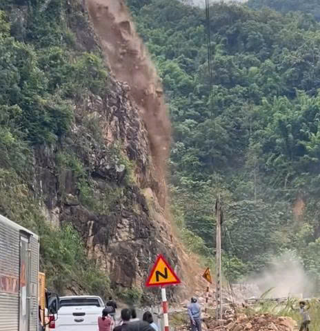 Hiện trường vụ sạt lở đá tại xã Sốp Cộp, tỉnh Sơn La. 