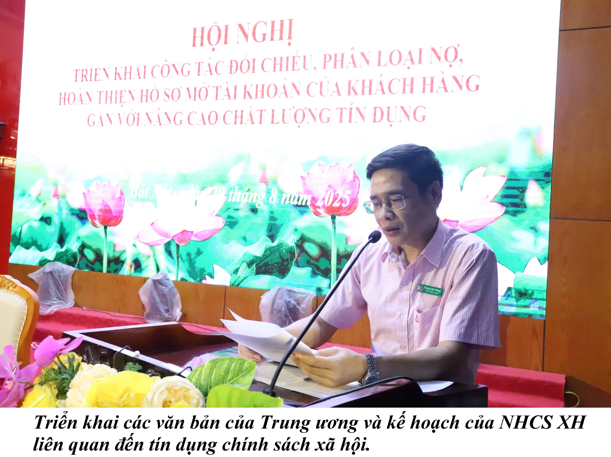 Triển khai các văn bản của Trung ương và kế hoạch của NHCSXH liên quan đến tín dụng chính sách xã hội. (Ảnh truyền thông khu vực Bát Xát)