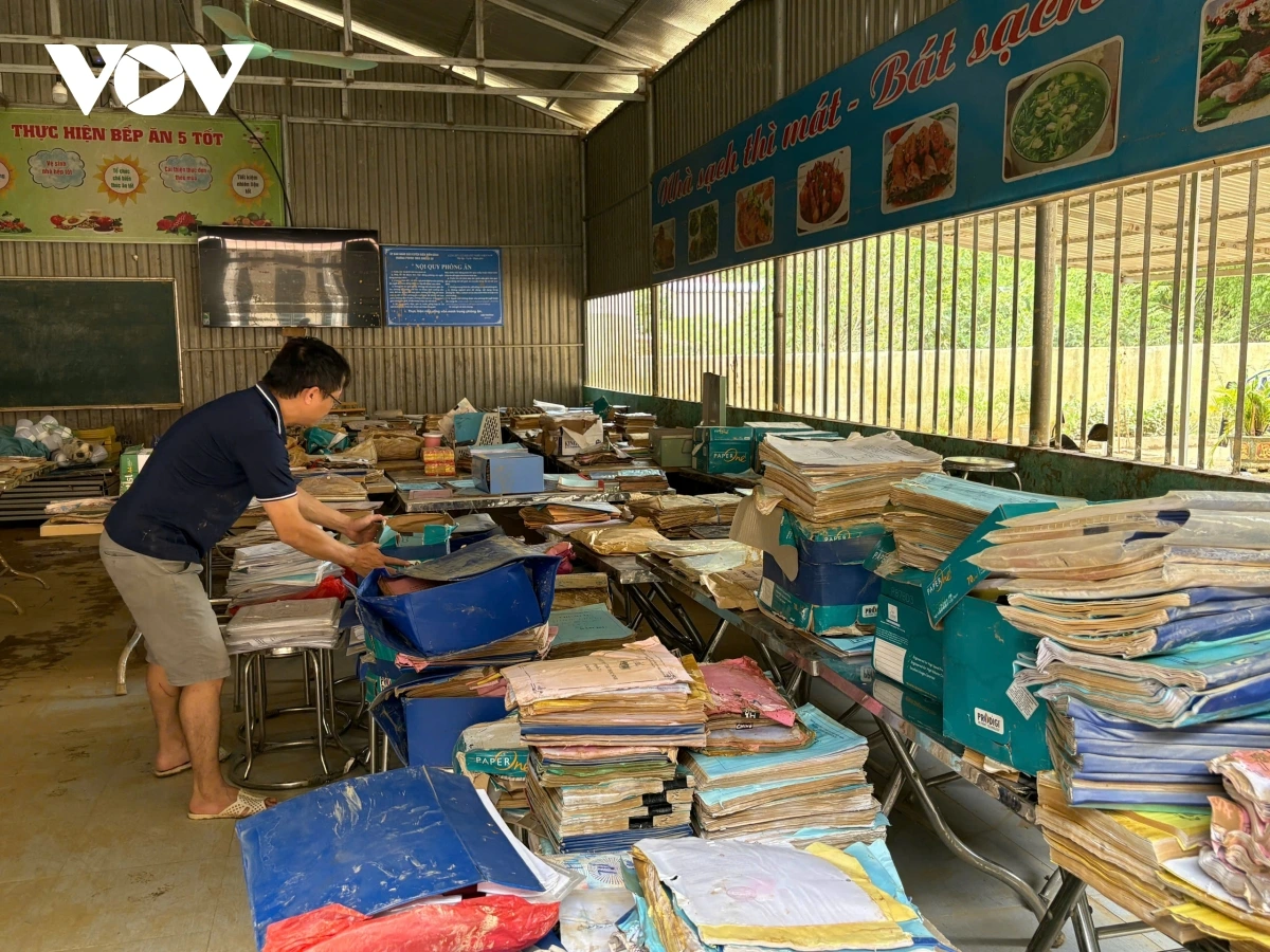 Trường Phổ thông Dân tộc bán trú THCS Chiềng Sơ, xã Mường Luân bị thiệt hại khoảng 1,3 tỷ đồng.