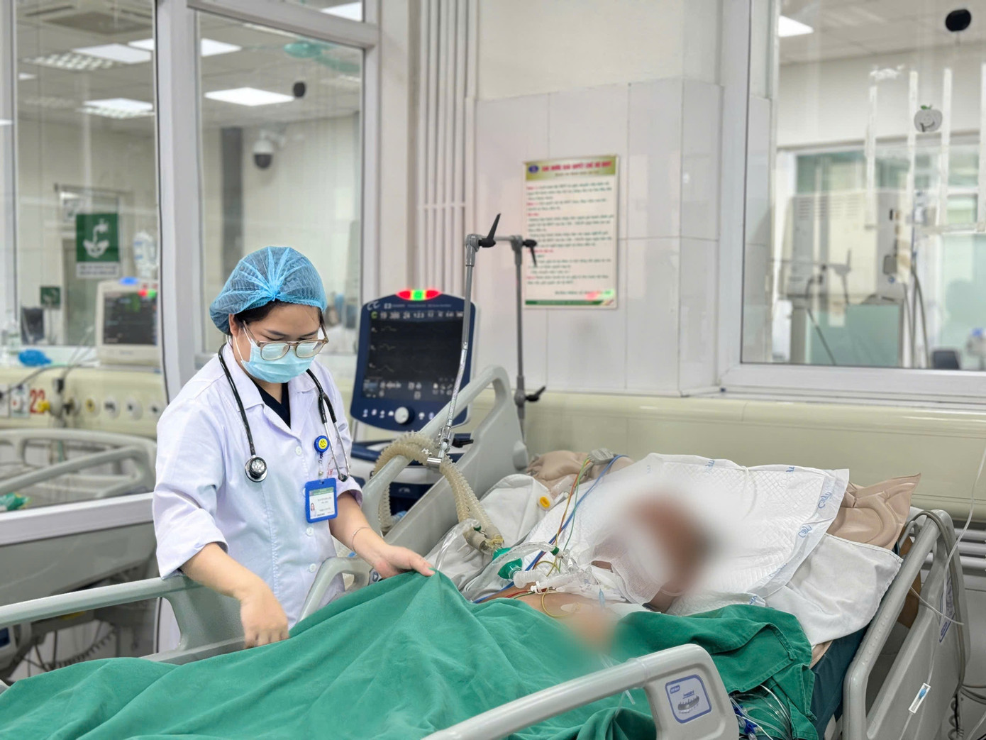 Nam bệnh nhân 58 tuổi thoát chết ngoạn mục sau biến chứng uốn ván do không tiêm phòng 2 Bệnh nhân vượt qua cửa tử sau 3 tuần điều trị tích cực.