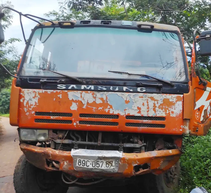 xe tai tong dan bo chet ia phi gia lai 2 2642 6605.jpg