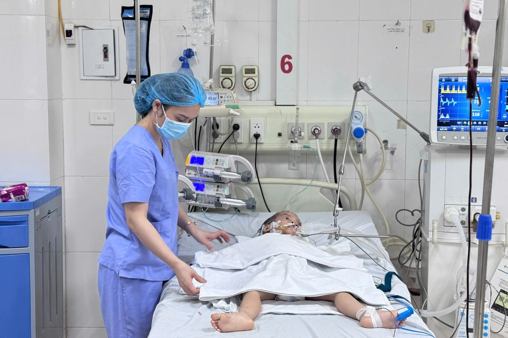 Bé trai 3 tuổi nguy kịch do hóc quả nhãn: Cảnh báo nguy cơ hóc dị vật ở trẻ nhỏ 1 Bệnh nhi đang được điều trị tại Bệnh viện Nhi Thanh Hóa