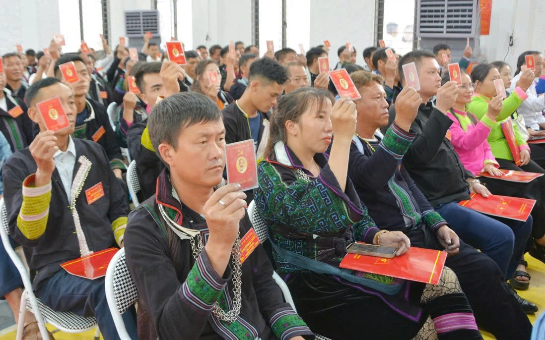 Các Đại biểu tham dự Đại hội thống nhất mục tiêu xây dựng xã Tả Van đạt chuẩn nông thôn mới. (Ảnh Phụ Nữ Việt Nam)