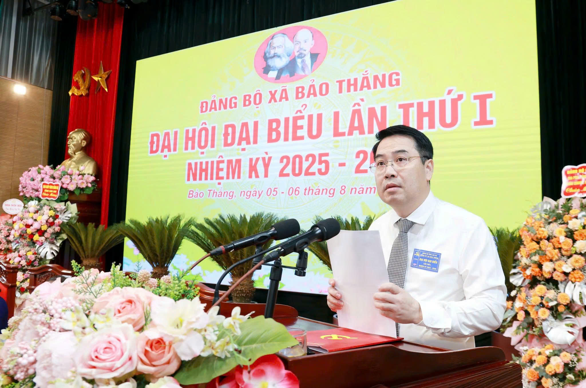 Xã Bảo Thắng hướng đến mục tiêu phát triển toàn diện, vươn lên nhóm dẫn đầu tỉnh Lào Cai 2 Phó Bí thư Tỉnh ủy Lào Cai Nguyễn Tuấn Anh phát biểu chỉ đạo tại Đại hội. (Ảnh Nguyễn Hải)