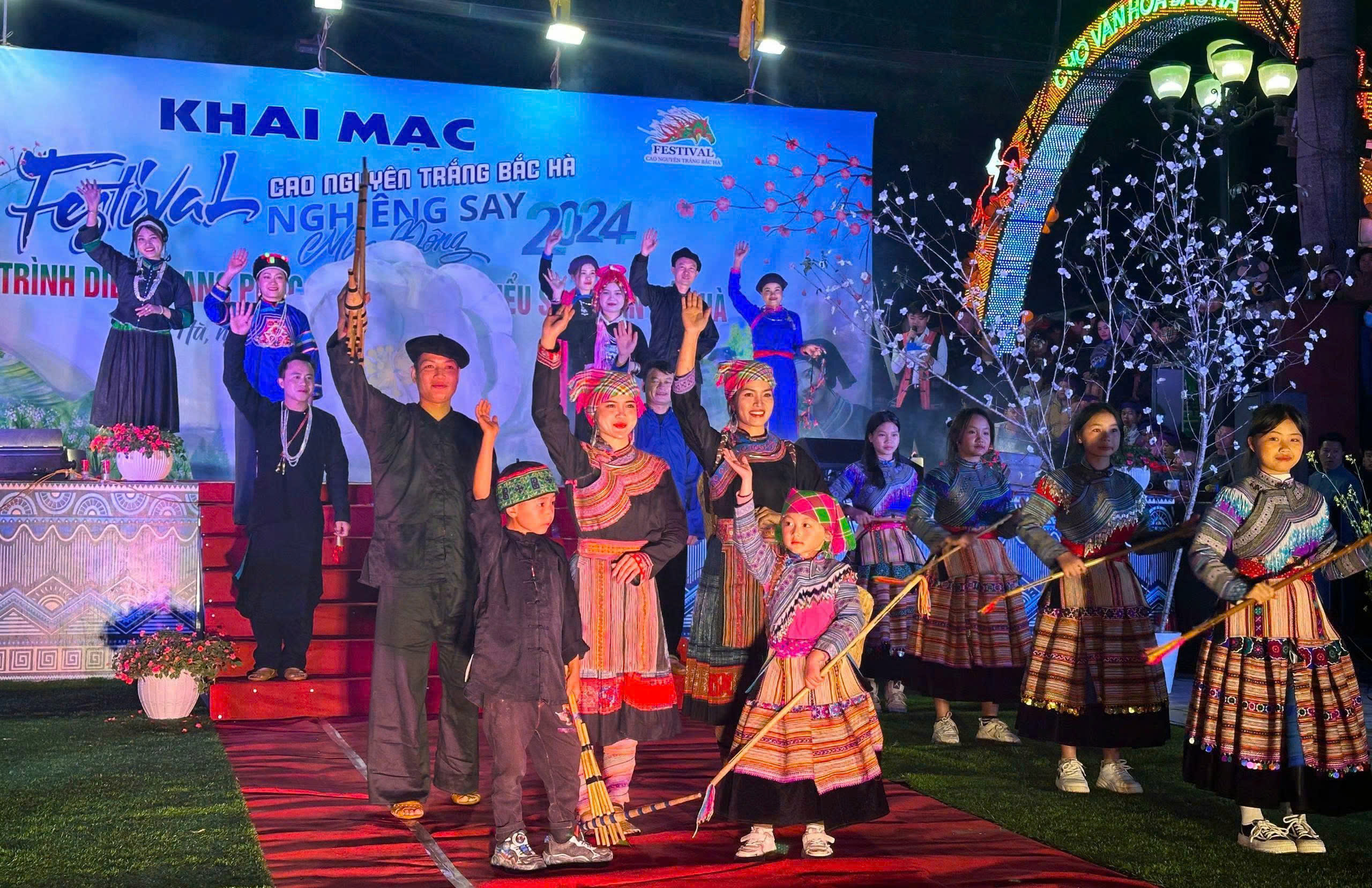 Bắc Hà sôi động Festival “Nghiêng say mùa thu” dịp Quốc khánh 2/9 6 Điểm nhấn của lễ hội là Đêm khai mạc lúc 19h30 ngày 30/8 tại Sân khấu Chợ đêm Bắc Hà (Ảnh minh họa)