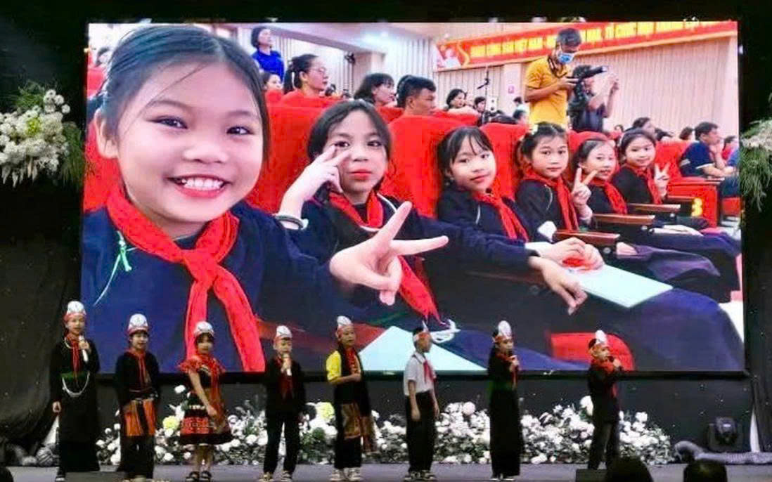 Niềm vui của các em học sinh khi tham gia diễn đàn giao lưu. (Ảnh Phụ Nữ Việt Nam)