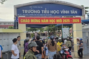 024be7452ca940489cffd981caf94ed2 ban ghe xuong cap.jpg