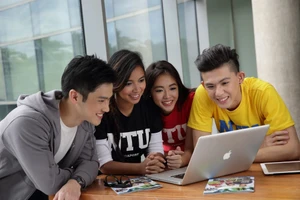 0cc5ddf3c4a74ab3adcbb8360af1b83f dai hoc singapore mo rong dao tao tieng quan thoai.jpg