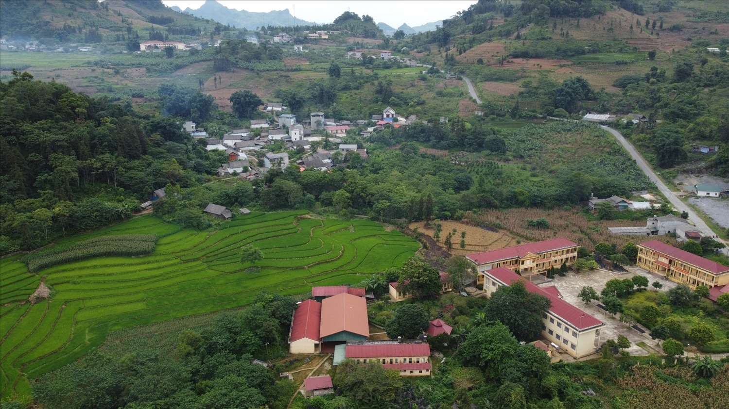 Diện mạo nông thôn vùng cao Lào Cai đã và đang thay đổi mạnh mẽ. (Ảnh: Trọng Bảo)
