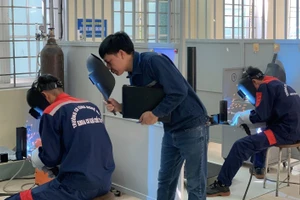 2572cfb2371f4df8b6547dcb18544fd0 giao duc nghe nghiep.jpg