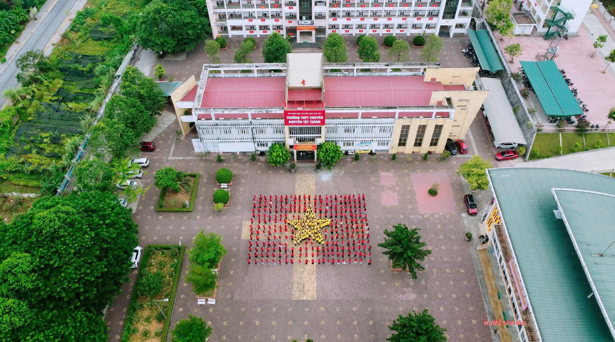 Thầy trò Trường THPT Chuyên Nguyễn Tất Thành rực rỡ hoạt động chào mừng 80 năm Quốc khánh 8 29fadac625cbae95f7da 1