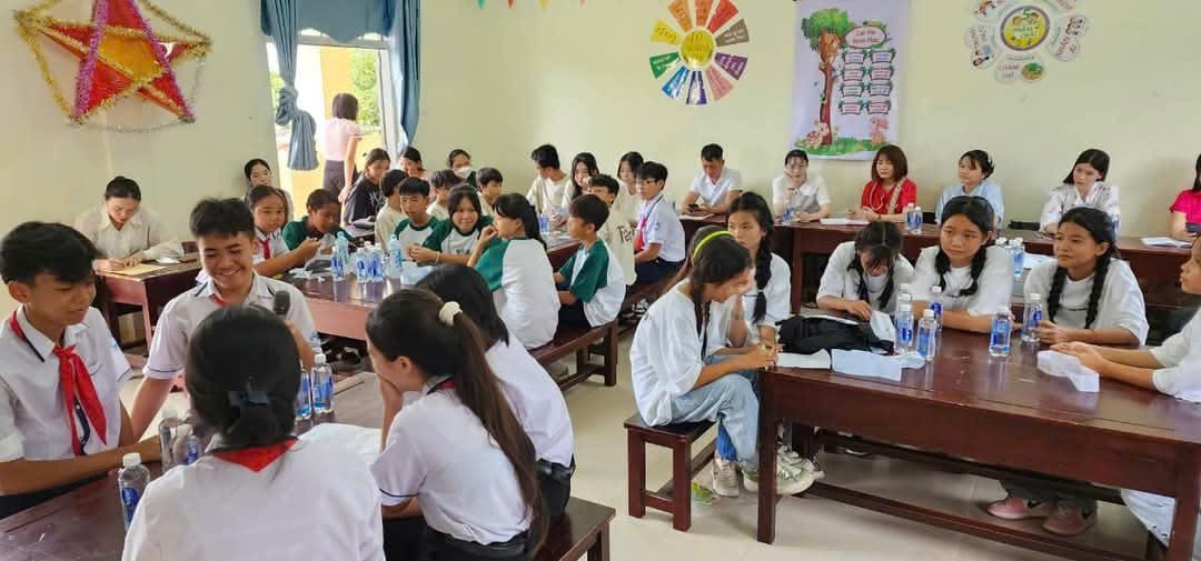 Học sinh tại trường trong giờ ngoại khóa. Ảnh: TH-THCS Bãi Thơm
