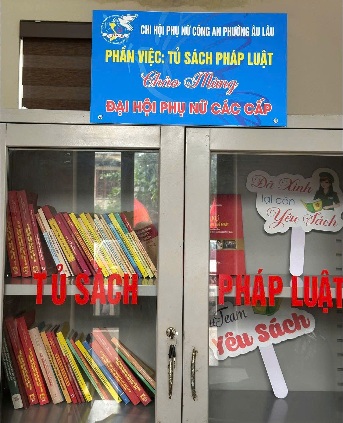 Công an phường Âu Lâu ra mắt “Tủ sách pháp luật” lan tỏa văn hóa học tập và làm theo luật 3 3084ba71 5ab4 419f 8170 82e98f41c1e0