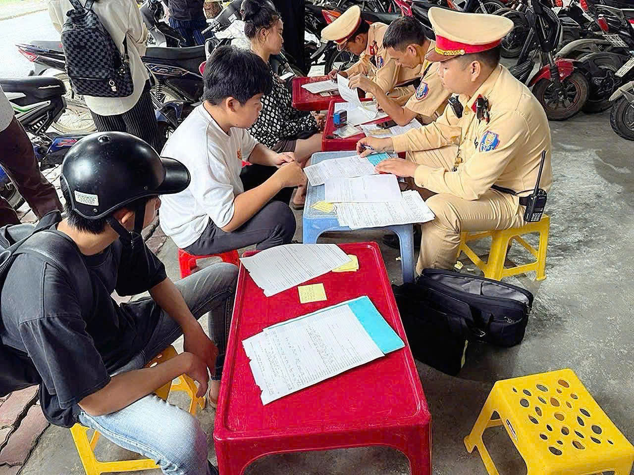 Ảnh xử lý các vi phạm (Đội CSGT ĐB số 4 , phòng CSND, Công an tỉnh Lào Cai)