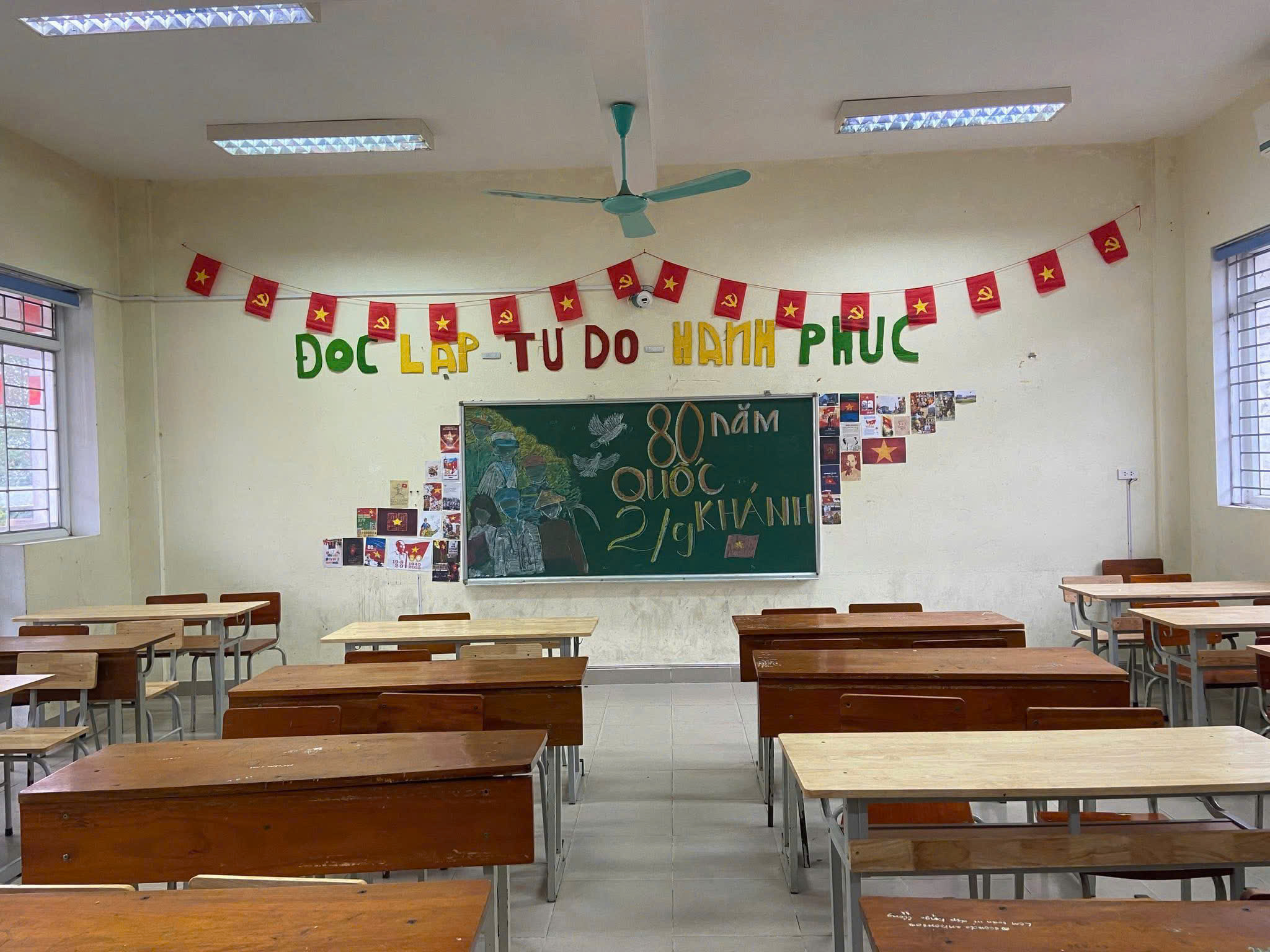 Thầy trò Trường THPT Chuyên Nguyễn Tất Thành rực rỡ hoạt động chào mừng 80 năm Quốc khánh 5 3ce38a0daa00215e7811