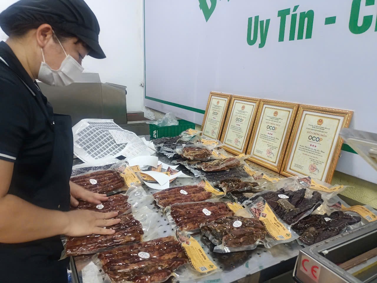 Sản phẩm OCOP Bát Xát: Hương vị quê nhà giữa đại ngàn Tây Bắc 3 Sản phẩm thịt trâu gác bếp đã thành phẩm