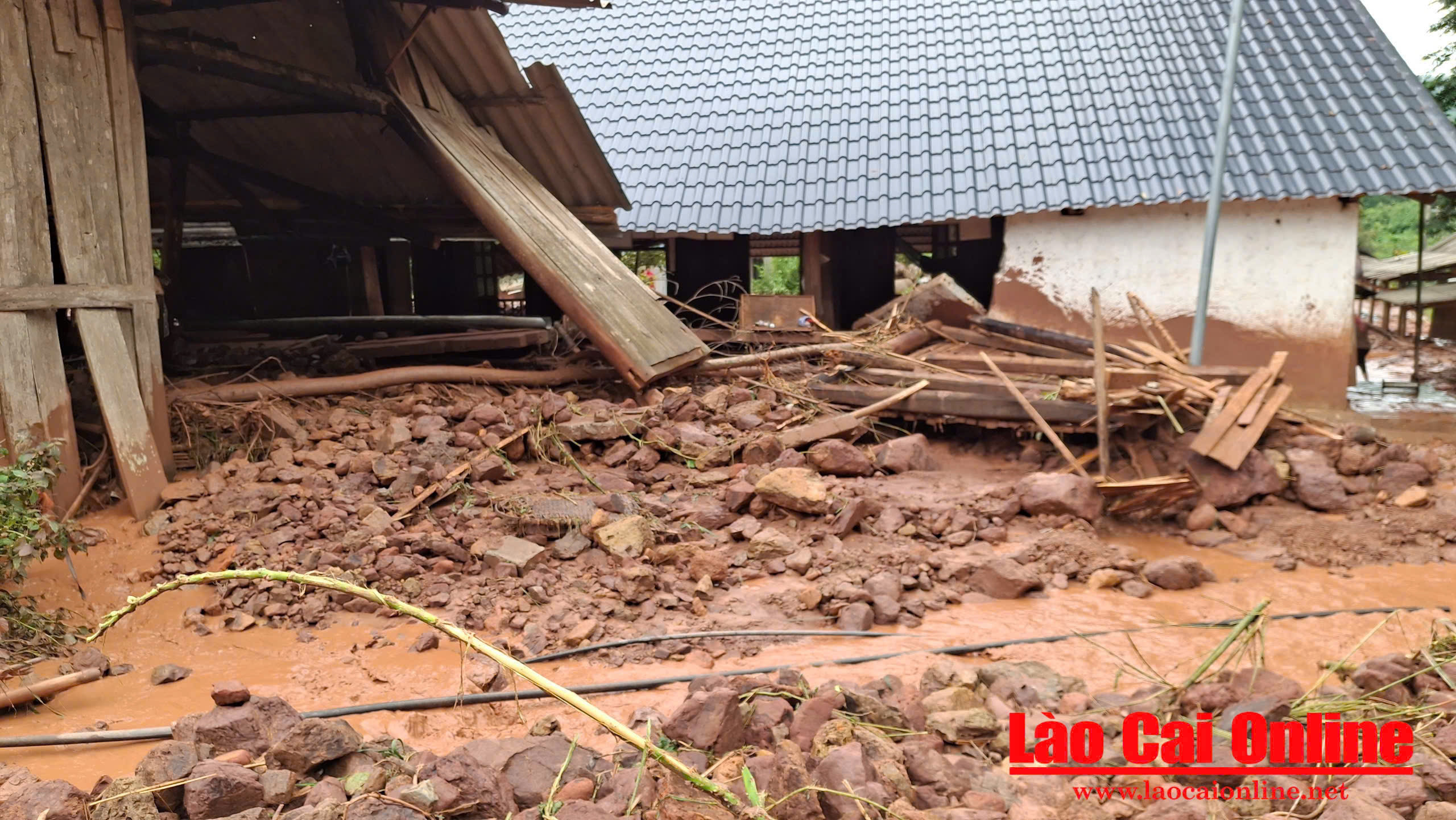 Mưa lớn gây sạt lở nghiêm trọng ở Bảo Yên, 3 ngôi nhà hư hỏng nặng 2 4cc3b537 751b 4665 92a2 9919dc8c4b35