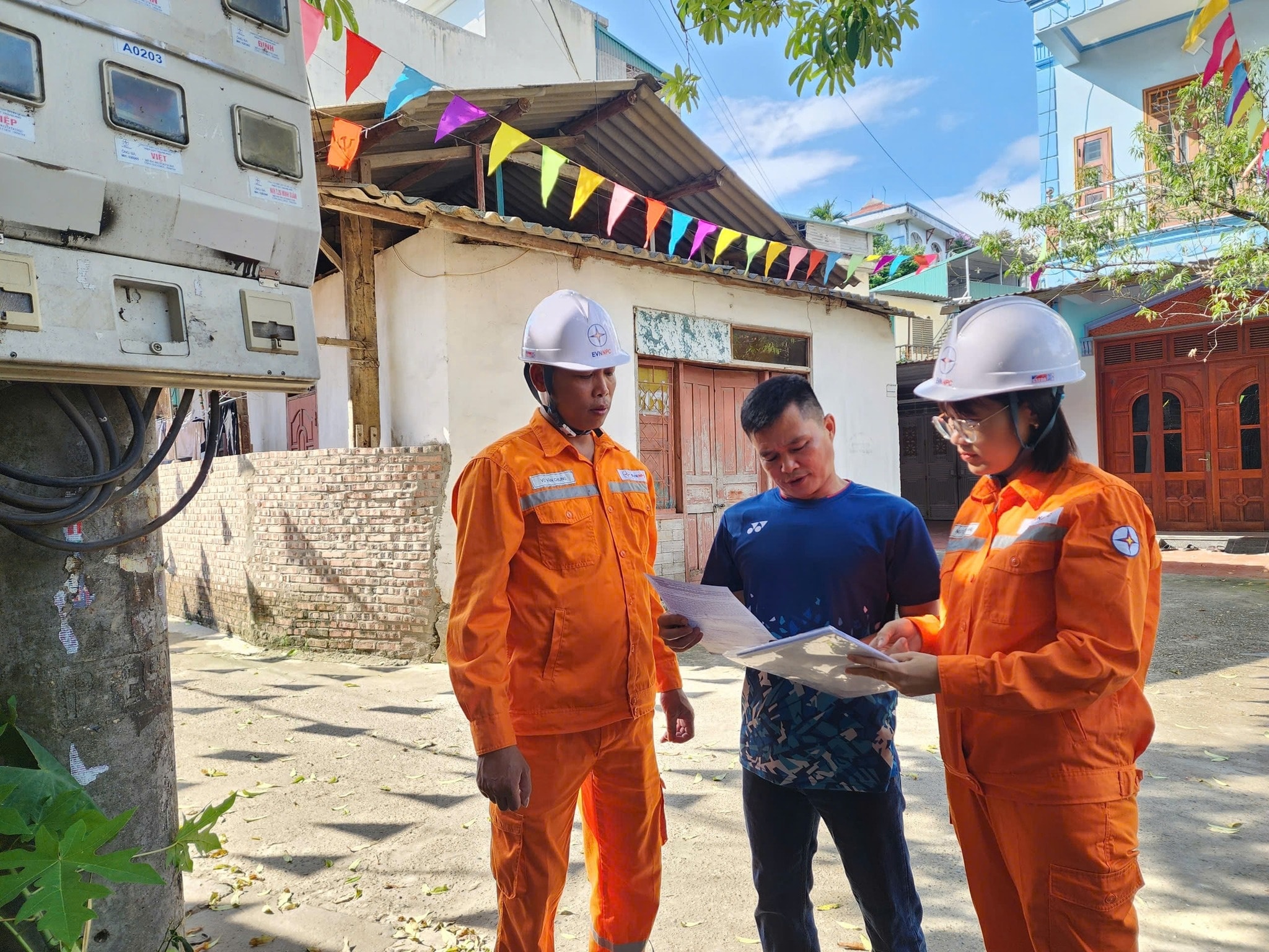 Hóa đơn điện tháng 8 tăng vọt: EVN lên tiếng kiểm tra, minh bạch từng trường hợp 1 543118396 1196578135838047 118425705403127603 n