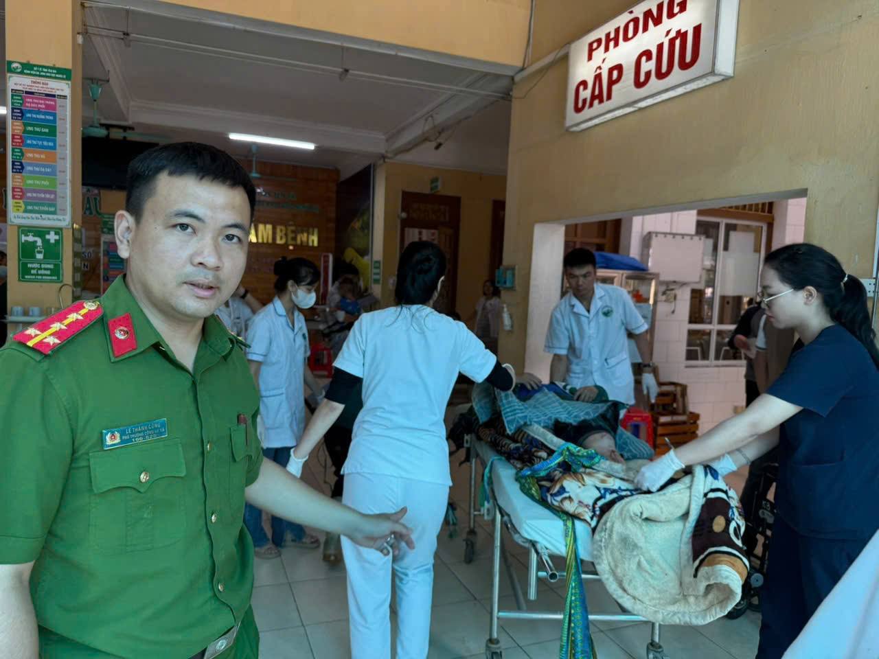 Anh Giàng A Sùng được sơ cứu và được chuyển đến Bệnh viện Đa khoa số 3 tỉnh Lào Cai (khu vực Nghĩa Lộ) để tiếp tục điều trị (ảnh Tây Bắc trong tôi)