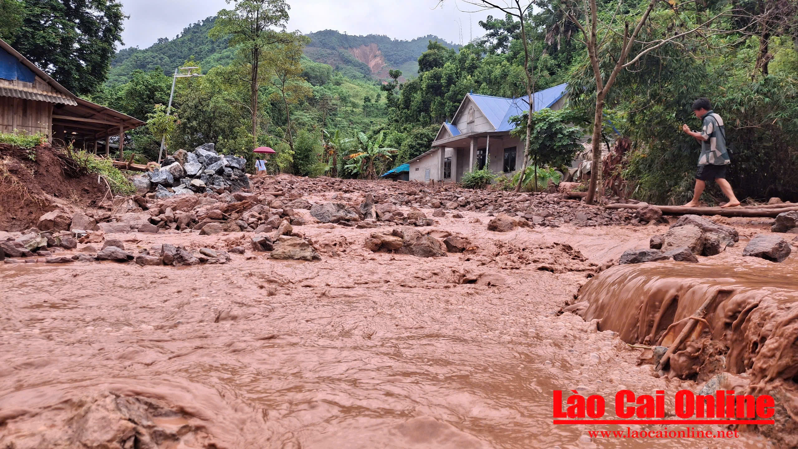 Mưa lớn gây sạt lở nghiêm trọng ở Bảo Yên, 3 ngôi nhà hư hỏng nặng 12 6682e1f6 a385 4705 a08d c0a0feab4f37
