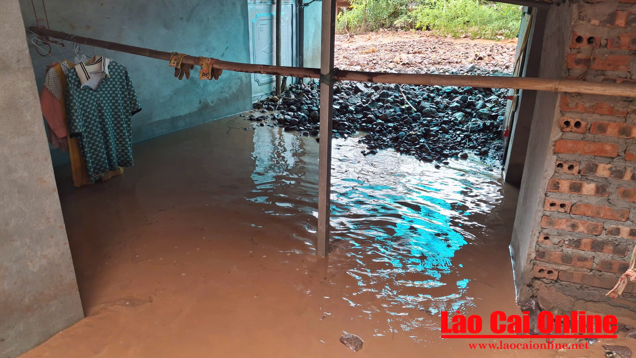 Mưa lớn gây sạt lở nghiêm trọng ở Bảo Yên, 3 ngôi nhà hư hỏng nặng 17 69e9c927 33f6 4faa 956f e802b111189d 1