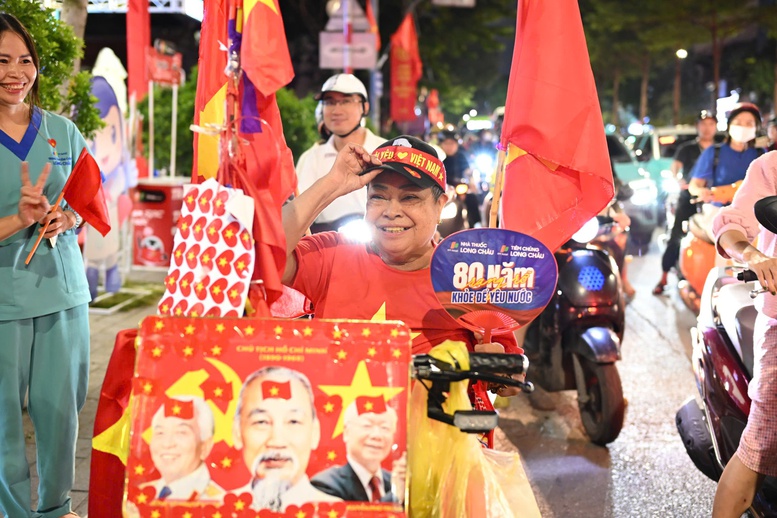 Chuỗi nhà thuốc và tiêm chủng Long Châu vinh dự đồng hành cùng chiến dịch 'A80 - Tự hào Việt Nam' 1 Hệ thống nhà thuốc và tiêm chủng Long Châu vinh đồng hành cùng sự kiện "A80- Tự hào Việt Nam".Ảnh: FPT Long Châu
