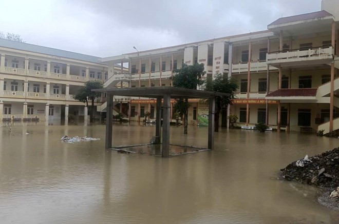 Trường Tiểu học Thiệu Dương bị ngập nước sau cơn bão Kajiki