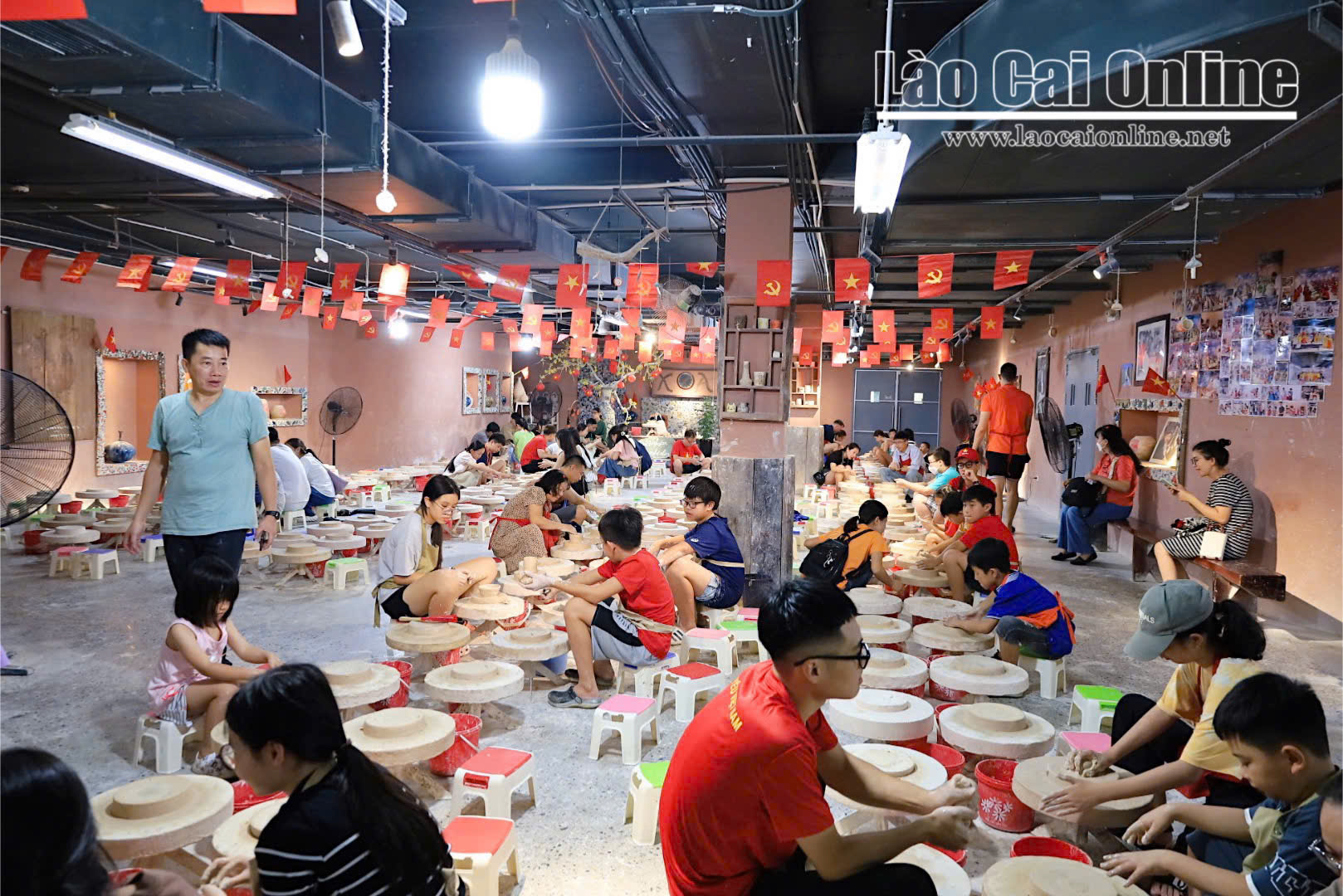 Hơi thở làng nghề lan tỏa ở Bảo tàng Gốm Bát Tràng trước thềm 2/9 20 770781803908618260 1