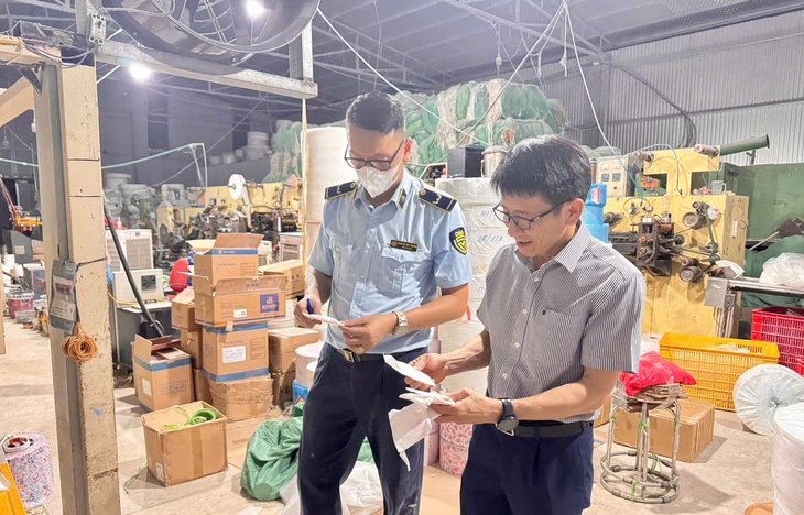 Triệt phá cơ sở “khủng” sản xuất bỉm, băng vệ sinh giả ở Thái Nguyên 2 77655734640167335 17574028809491958838637