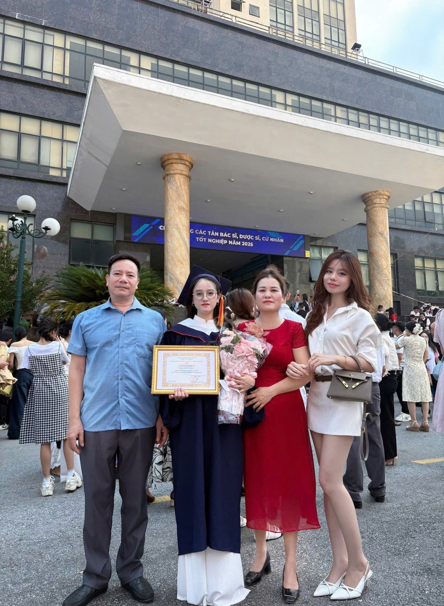 Cô gái vùng cao Lào Cai chinh phục giấc mơ bác sĩ nội trú tại Trường Đại học Y Hà Nội 5 812a36c9 3412 4daf 9418 ccb5467e0037