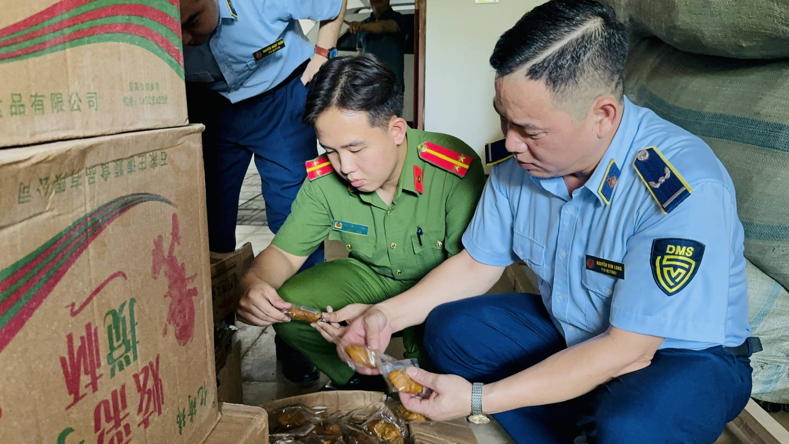 Anh 3. Kiem tra san pham banh nuong 1