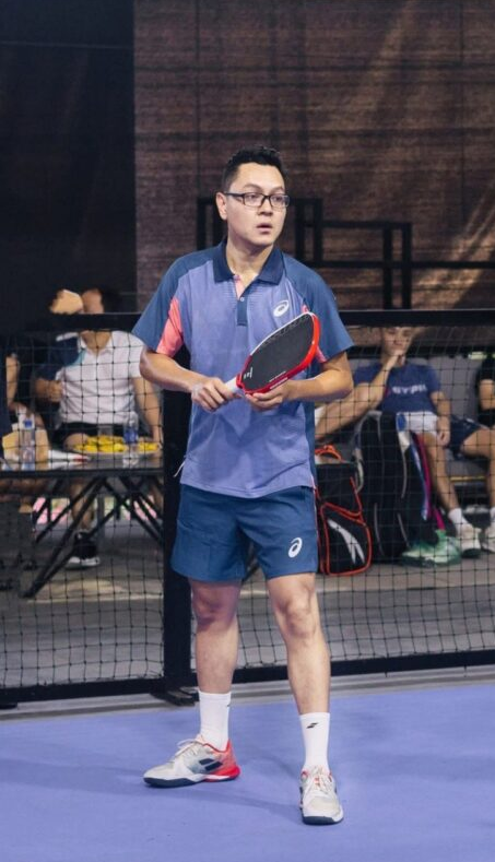 Tuấn Sport trong một trận đấu Pickleball