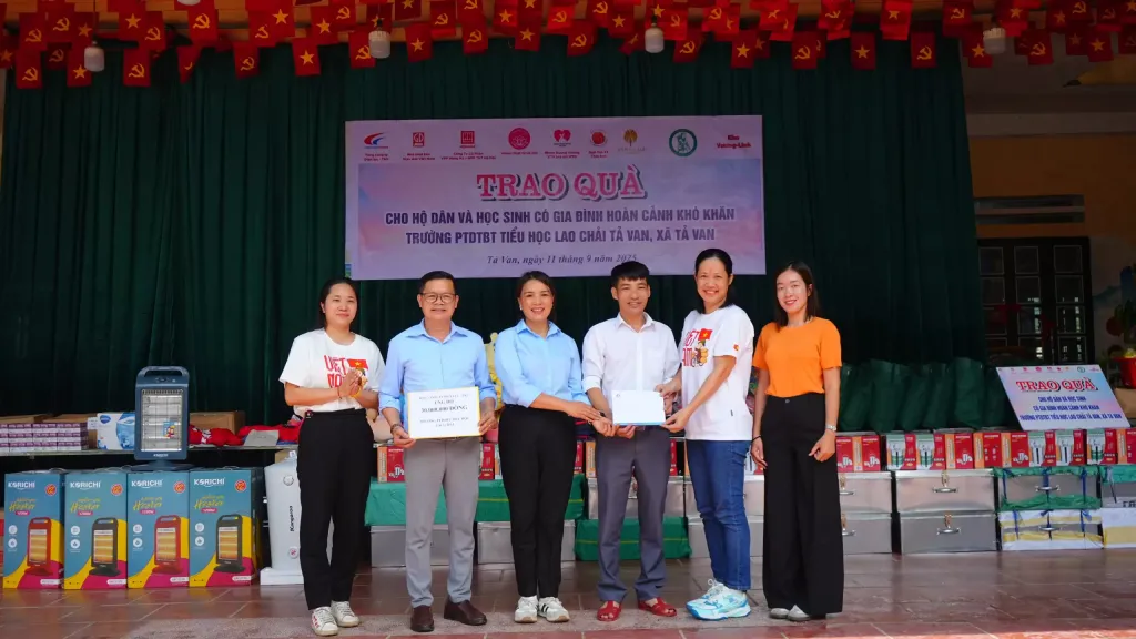 Trái tim thiện nguyện thắp sáng núi rừng Lào Cai 4 DSC01367 scaled 1