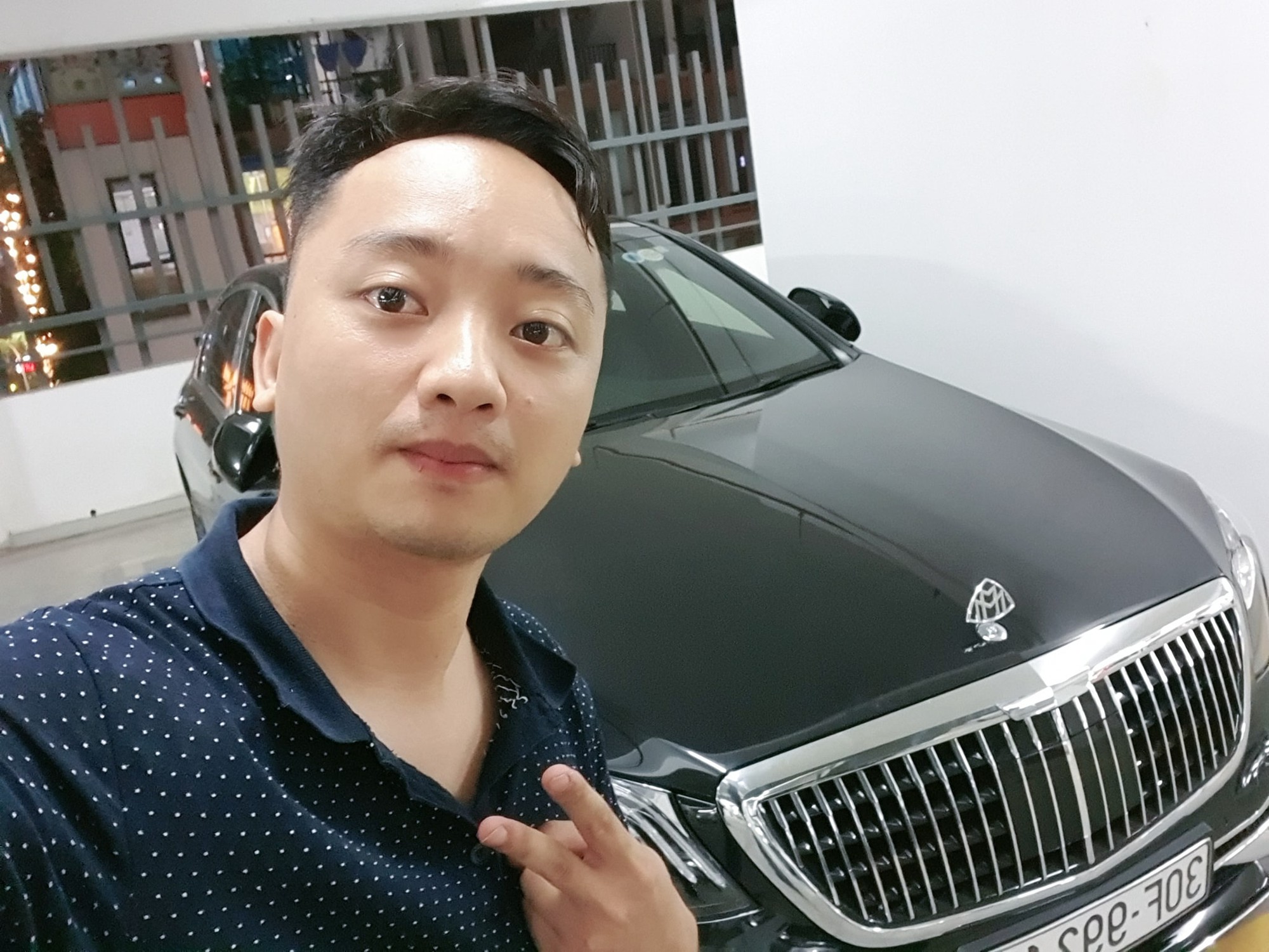 Đức SVM thường đóng vai "Chủ tịch giả nghèo"