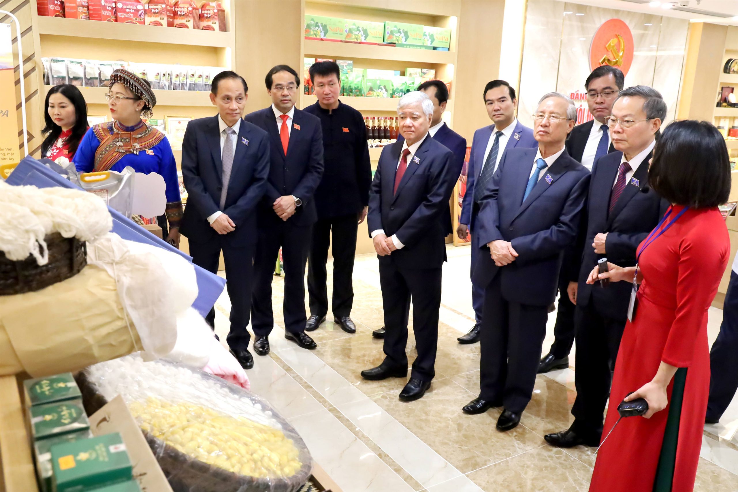 Khai mạc Đại hội đại biểu Đảng bộ tỉnh Lào Cai lần thứ I, nhiệm kỳ 2025 - 2030 14 IMG 6113daibieuthamquangianhang2 scaled