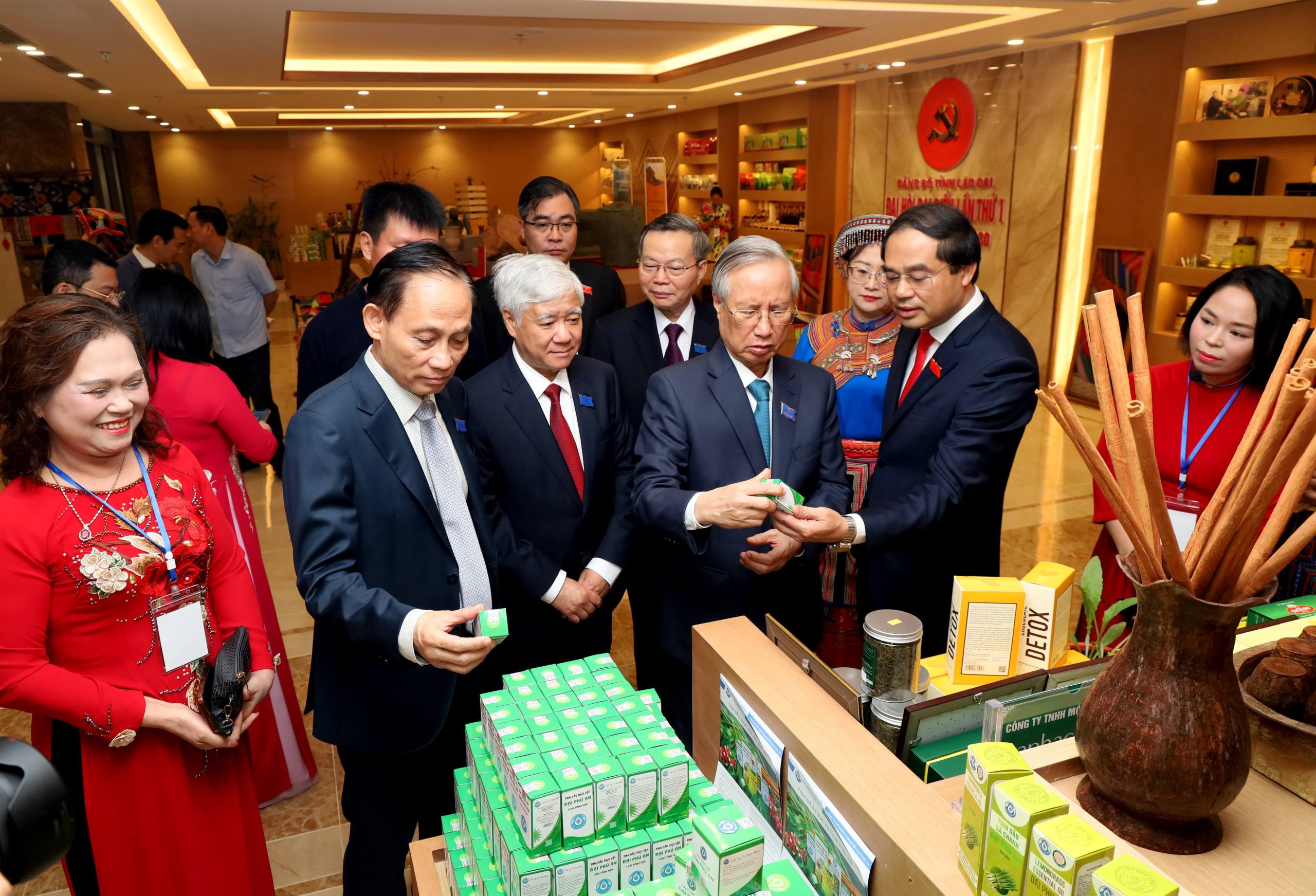 Khai mạc Đại hội đại biểu Đảng bộ tỉnh Lào Cai lần thứ I, nhiệm kỳ 2025 - 2030 13 IMG 6129cacdaibieuthamquangianhang scaled